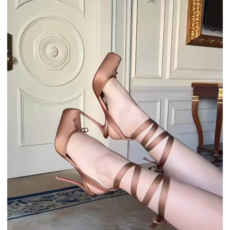 Rode schoenen met hoge hakken, - Wedding Fx recensie en prijs