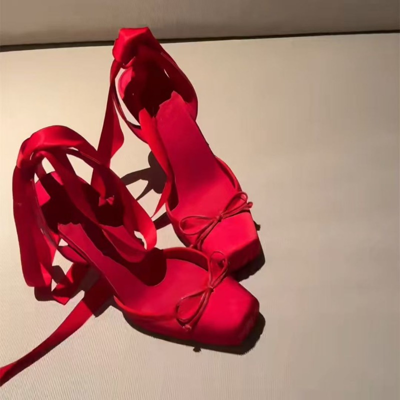 Rode schoenen met hoge hakken, - Wedding Fx recensie en prijs
